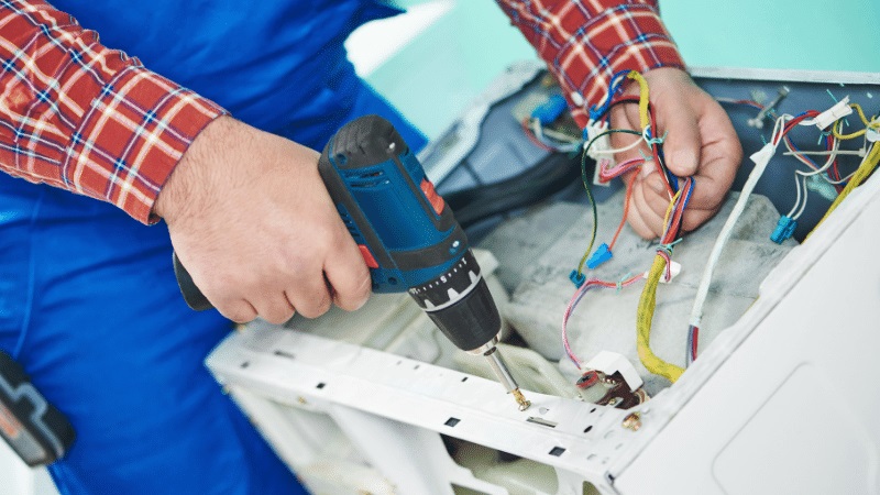 Salihli Ariston Ariston çamaşır makinesi kart tamiri – Su almama arızası orijinal parça ile giderildi. - Teknik servis örneği